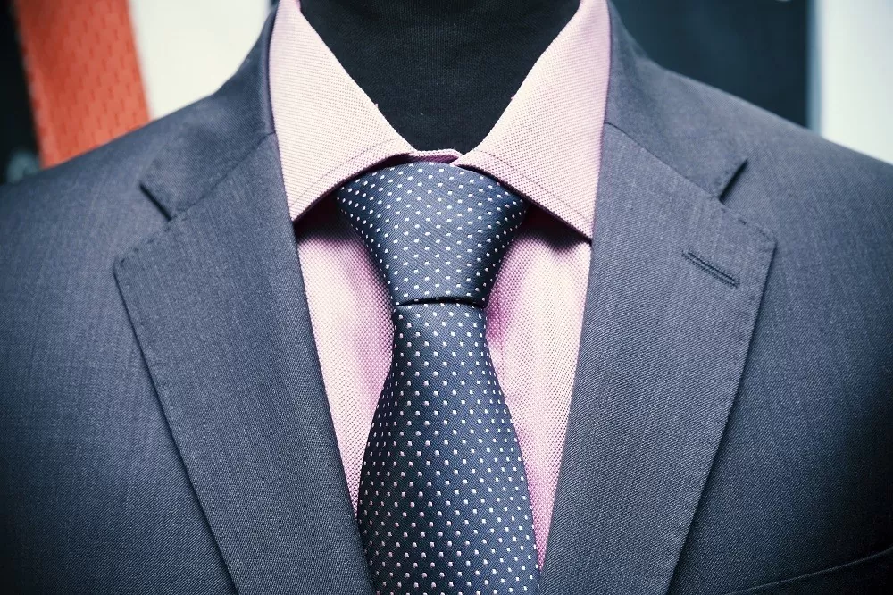 Jak dobrać krawat do różowej koszuli